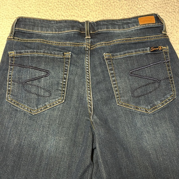 Seven7 Ladies Sunset Bermuda Denim Stretch Shorts, EUC (Wore Once), Size 6 - Picture 6 of 8